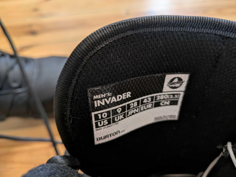 Vând buți (boots) snowboard Burton model Invader folosiți puțin nr 43
