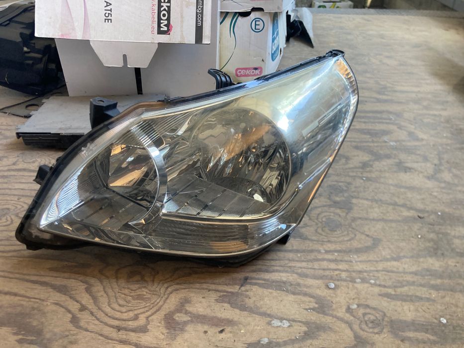 Ляв фар Toyota Verso. Тойота Версо. 09-13г. 81150-0F090.