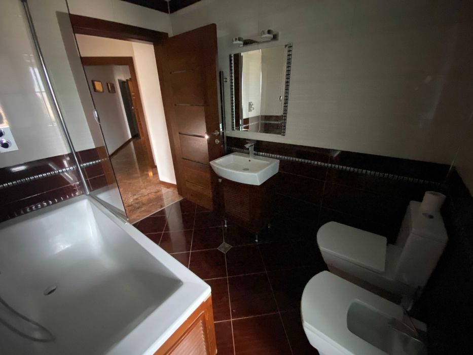 Продава се Многостаен апартамент в Разлог - 222 кв.м за 811 €/кв.м - Снимка #11