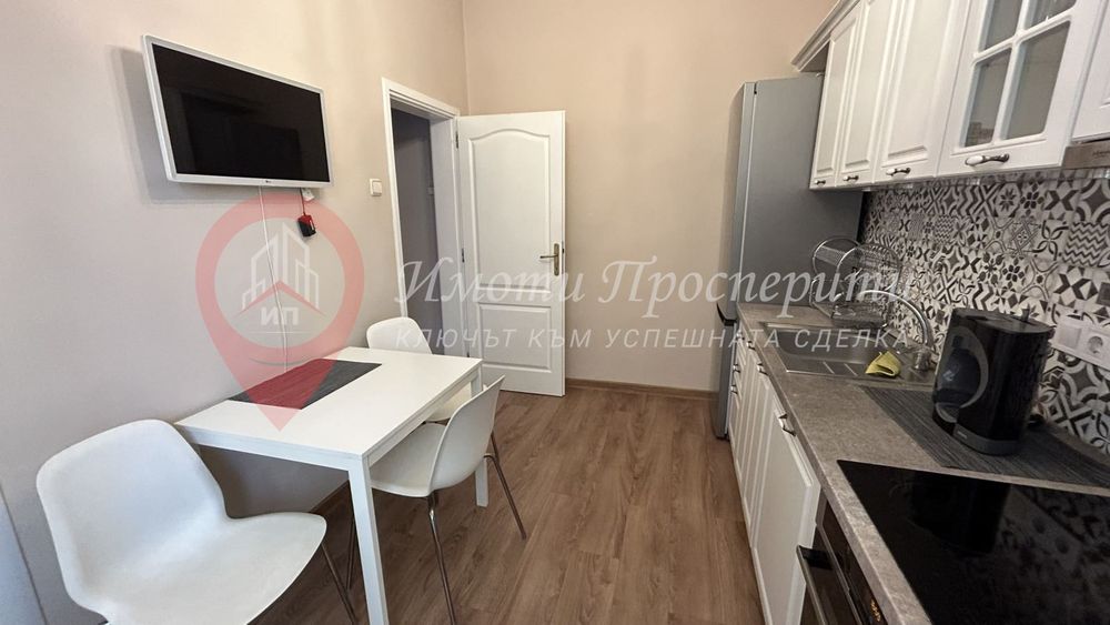 Дава се под наем Тристаен апартамент в София, Център - 112 кв.м за 1100 € - Снимка #1