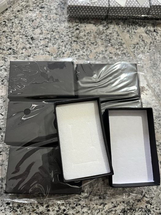 Кутии за бижута. Кожена кутия за бижу, картонена кутия за бижу.