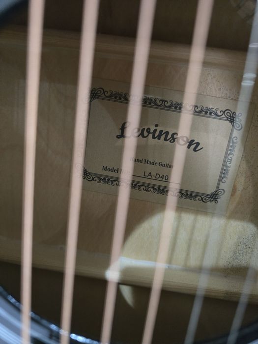 Продам гитару Levinson