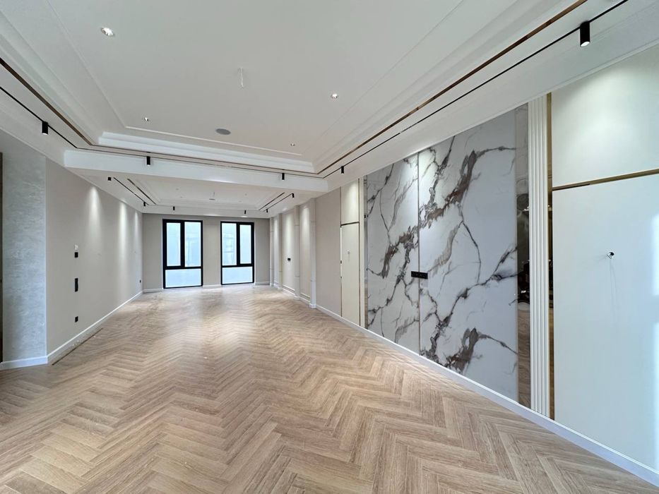 3 қаватли енги 2,5 сотокли евро ховли сотилади