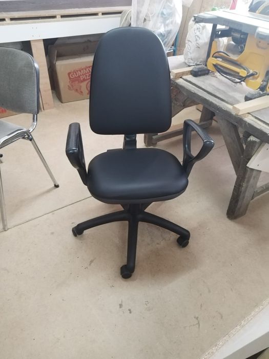 стул офисный компьютерный