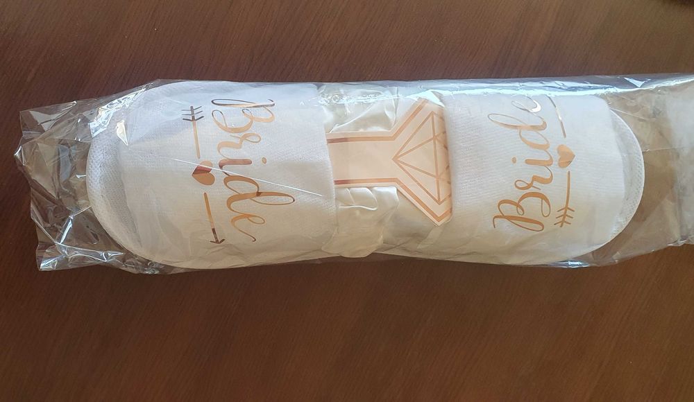 Булчински комплект: Сатенен халат L+ Пантофи + Бяла ластик за коса