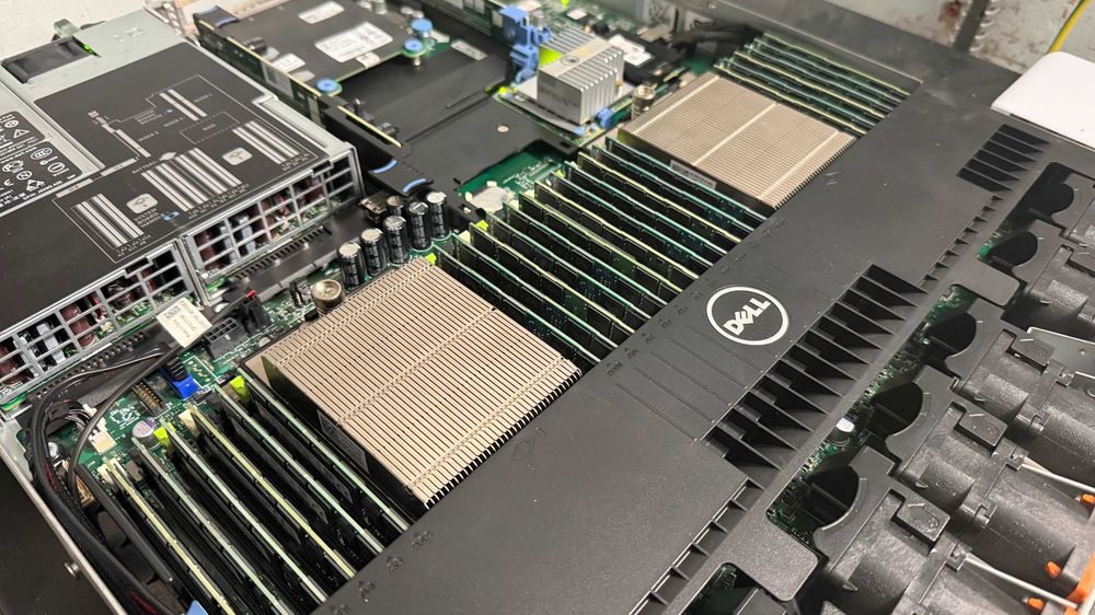 Server Dell PowerEdge R620 - 2x Xeon E5-2695 v2 (24 core / 48 threads), 384GB RAM ECC