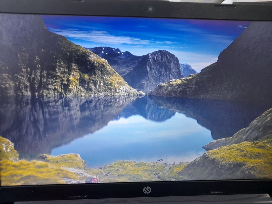 Лаптоп HP с голям екран – Отличен за работа и филми