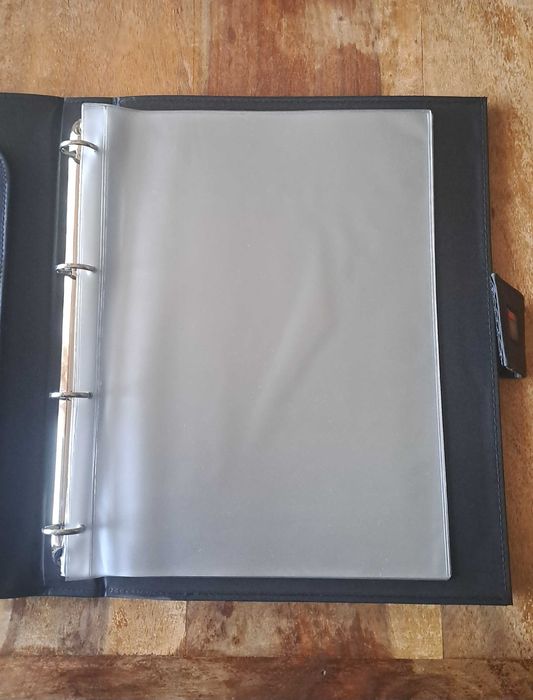 папка за документи класьор черна с 4 ринга със затваряне тип велкро