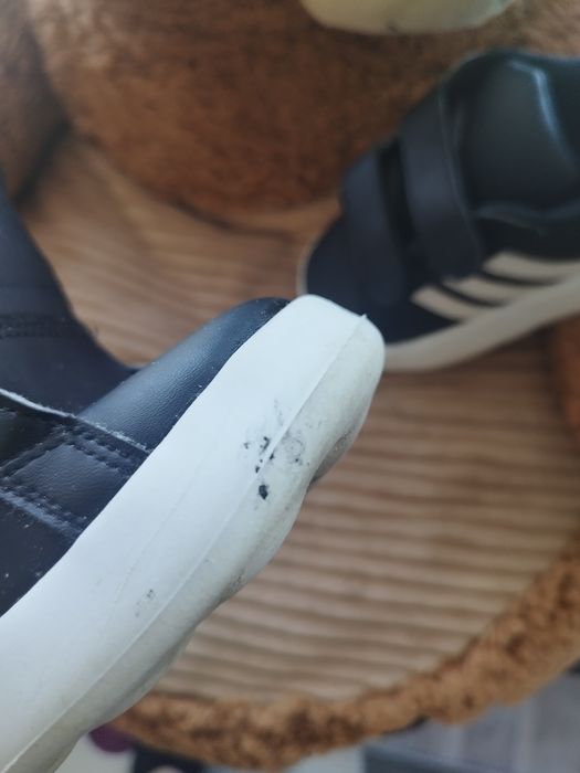 Încălțăminte negre mari 27 mici defecte se vad în poze