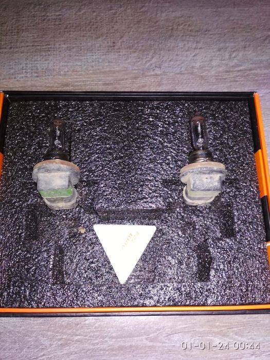 Продам лампочки тумаки свет желтый