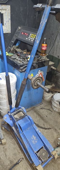 Продам домкраты подкатной