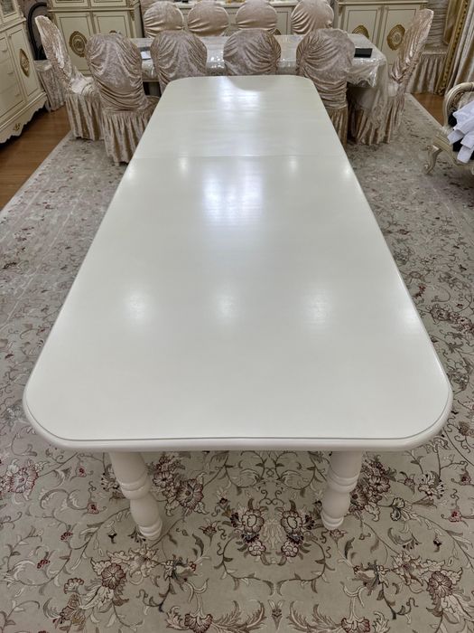 Продам стол в гостинную