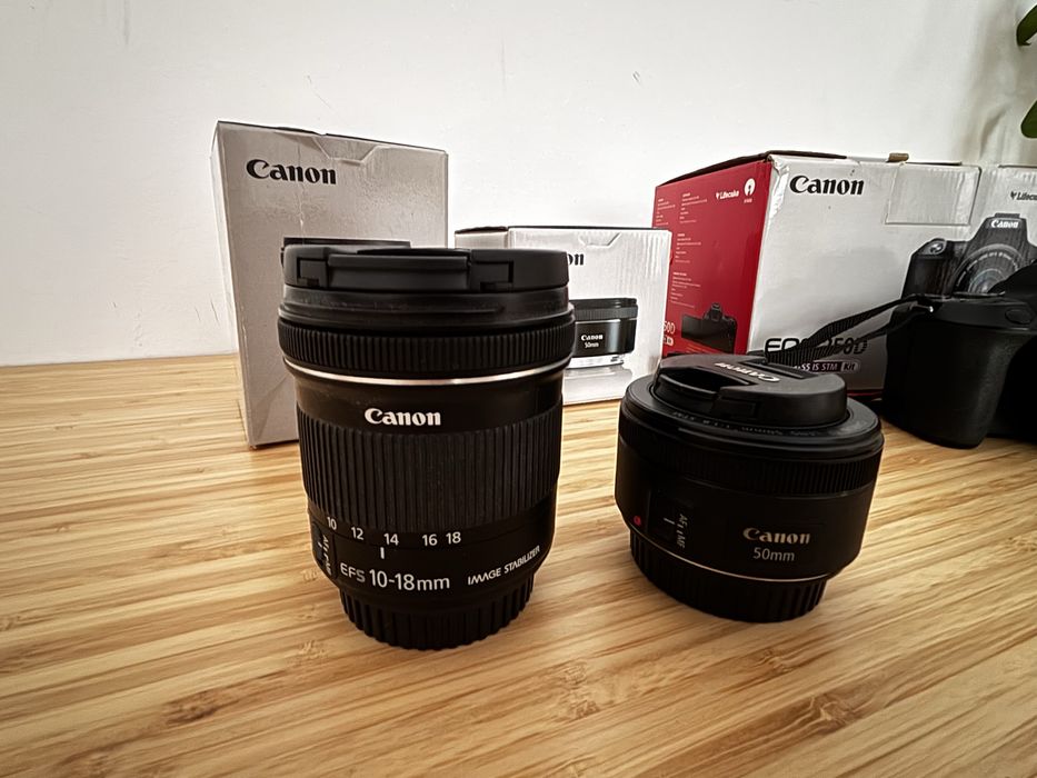 Vând kit Camera Foto DSLR Canon 250D + Obiective 50 mm 1.8 + 10-18 mm 4.5-5.6