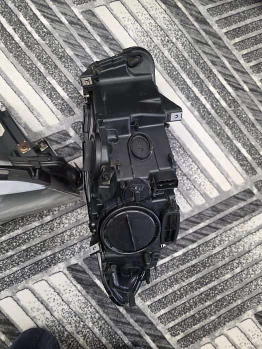 Faruri BMW f10 in stare impecabilă
