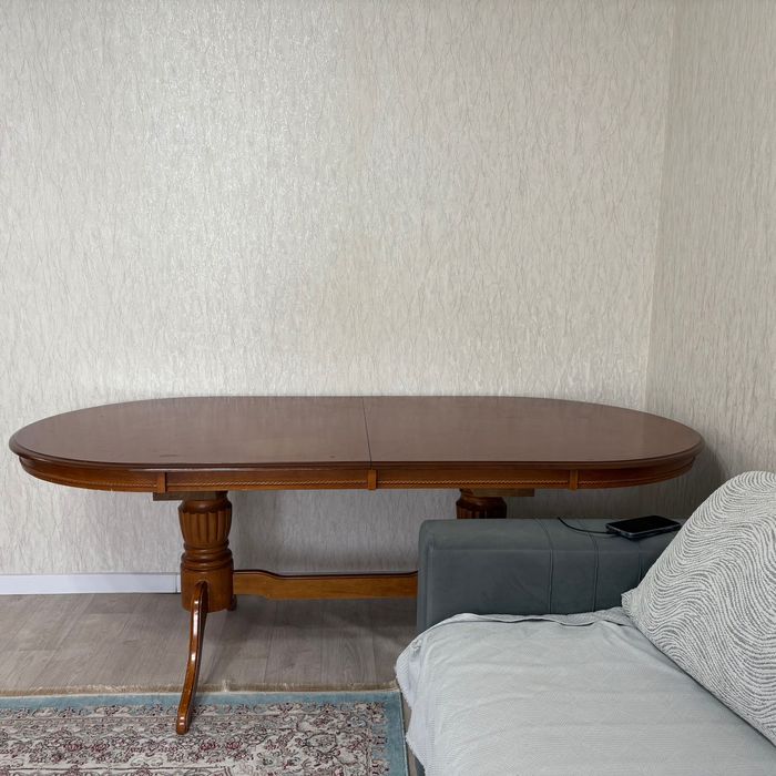 Стол деревянный и 5 стульев