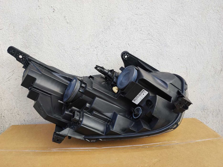 Far stanga dreapta Renault Express