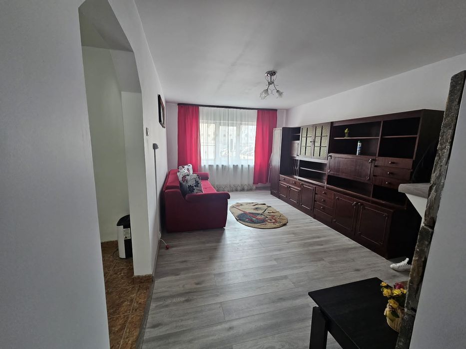 De Vânzare – Apartament 2 Camere, Parter
Str. 13 Decembrie, Fălticeni