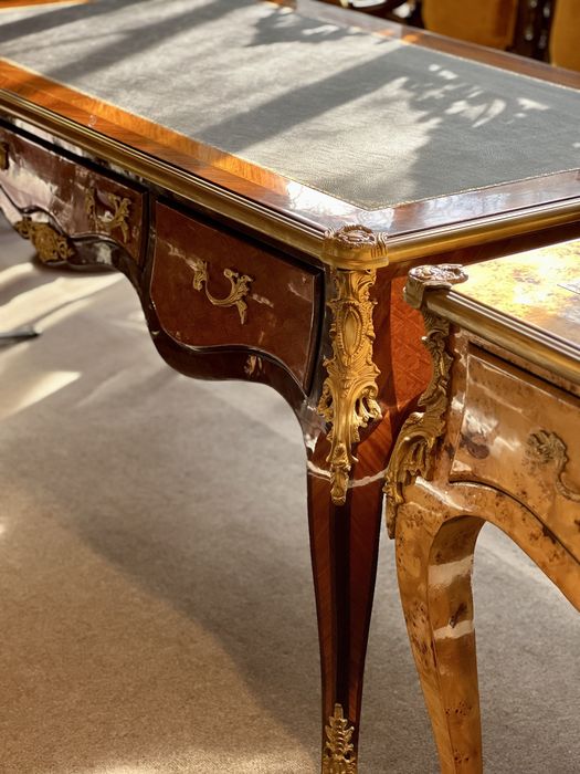 Birou stil Louis XV , furniruit ,elemente bronz, piesă deosebită