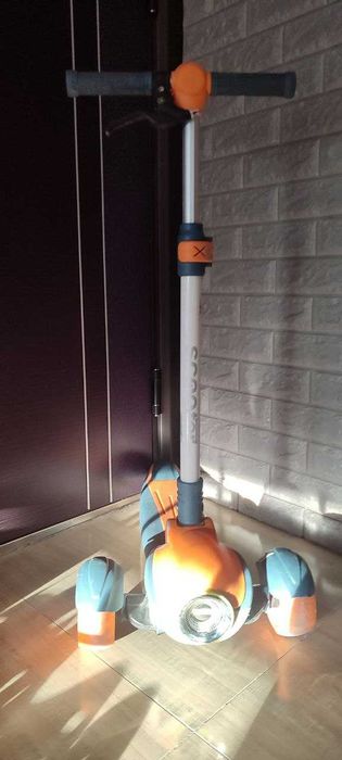 Самокат, хорошего качества на ходу