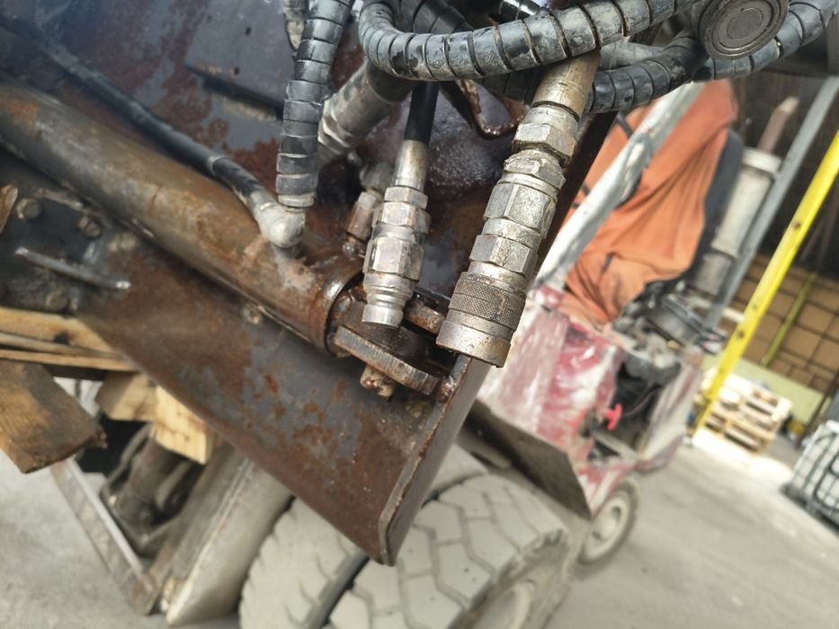 bobcat  Mini icarcator cu fresa asfalt si beton