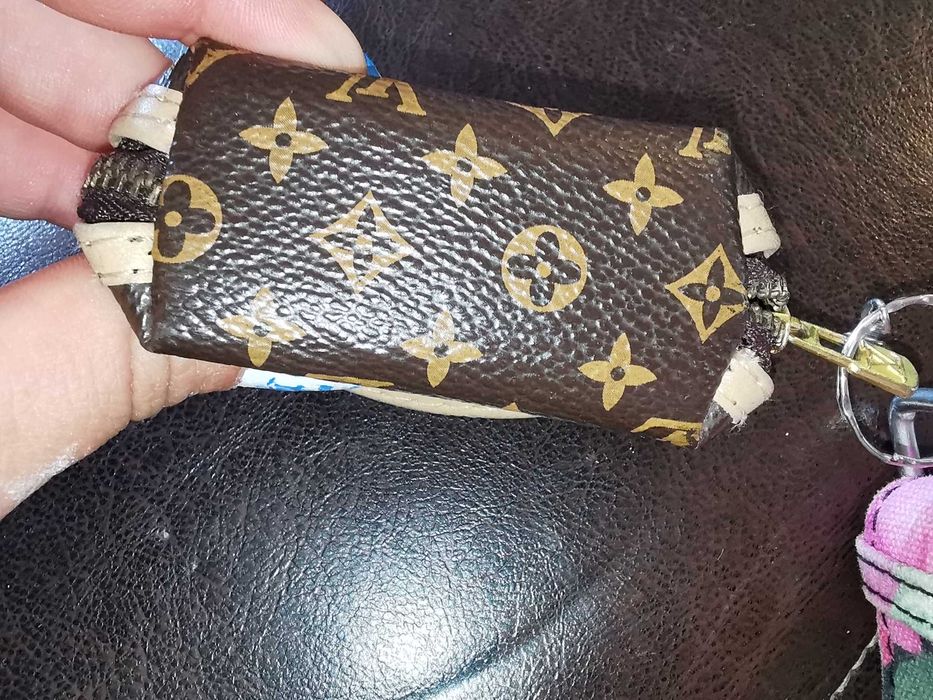 Breloc, portofel de monezi Louise Vuitton