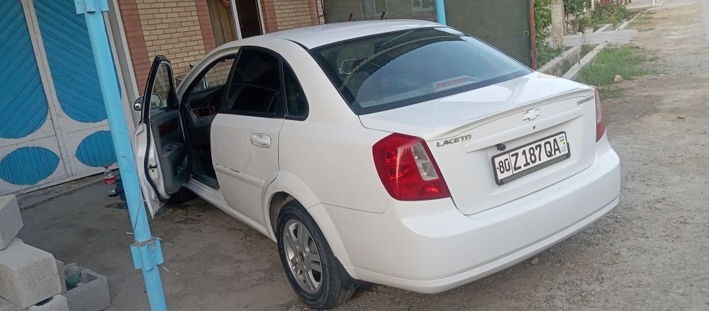 Lasetti 1.8 aftomat shevralet