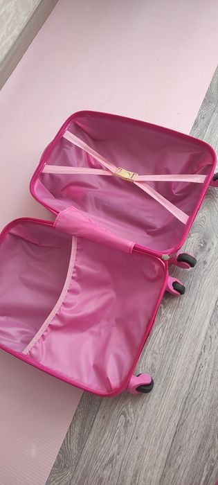 Продам детский чемодан б/у