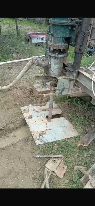 Vând instalație de foraj hidraulică sapa pana la 100 M