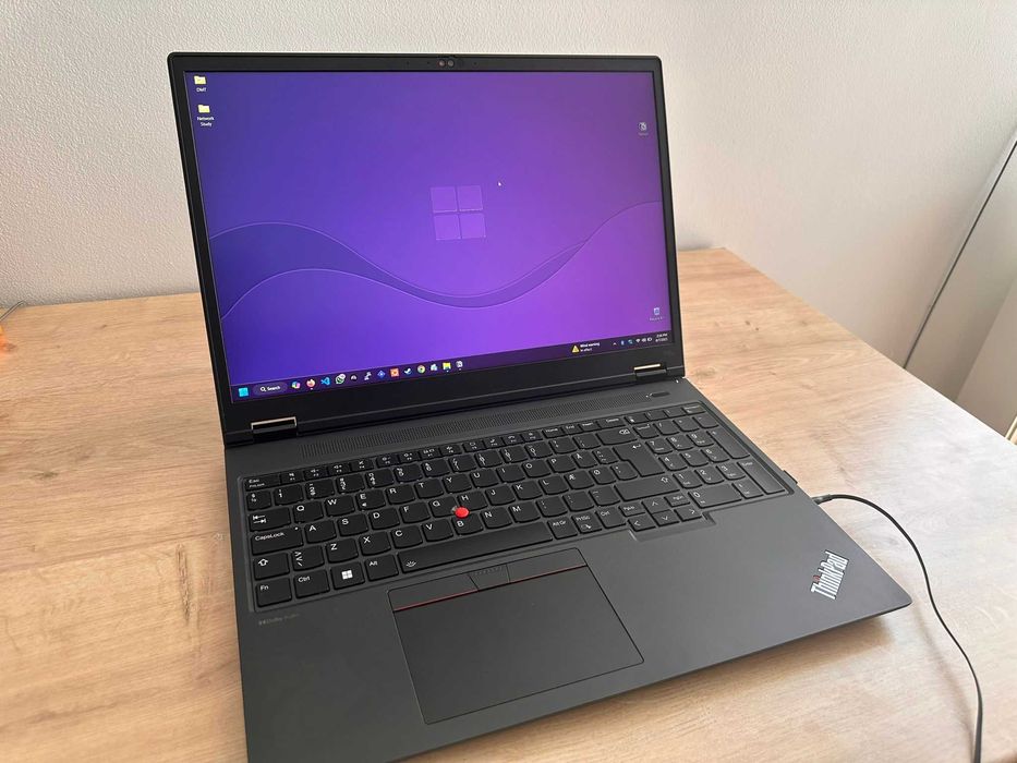 Lenovo ThinkPad P16v i7-13800H • RTX A500 • 64 GB RAM • Garanţie