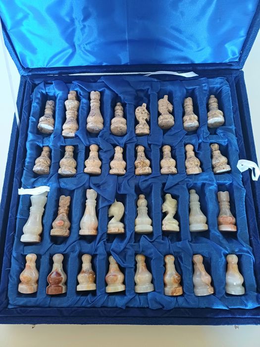 Луксозен шах от естествен камък