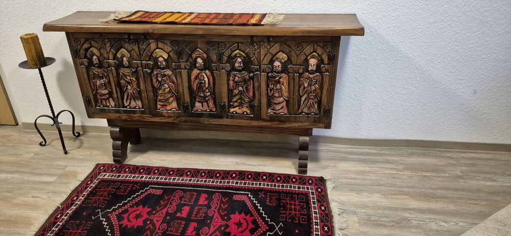 Piesa mobilier artiz. 6 figuri sculptate