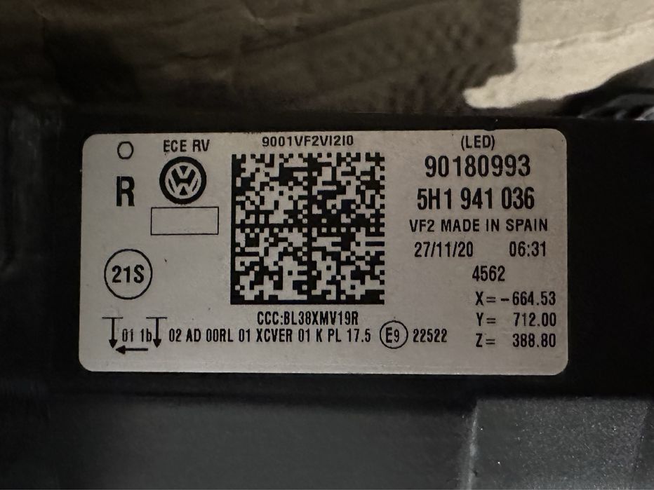 Faruri, Far stanga / Far dreapta VW Golf 8 : 5H1941035 / 5H1941036