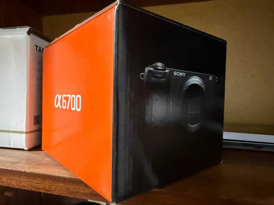 Продам комплект Sony a6700 + Tamron 17-70 + аксессуары