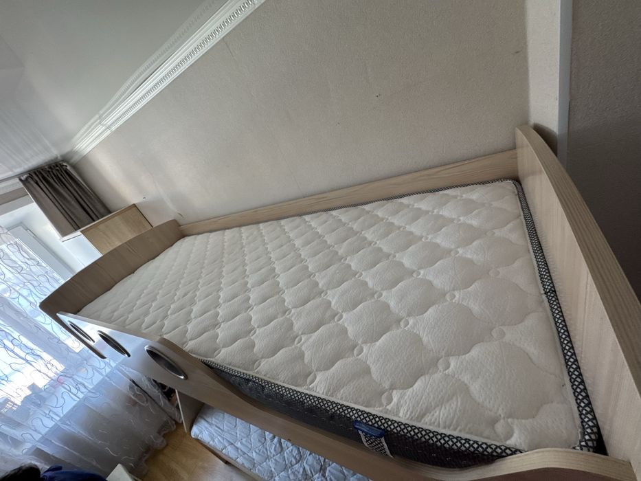 Продам двухъярусную кровать