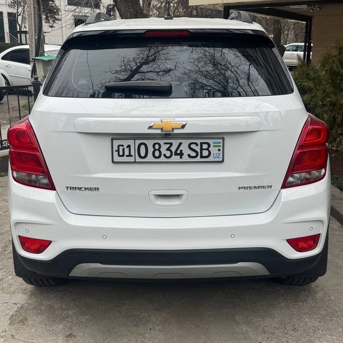 Tracker, white, premier 1