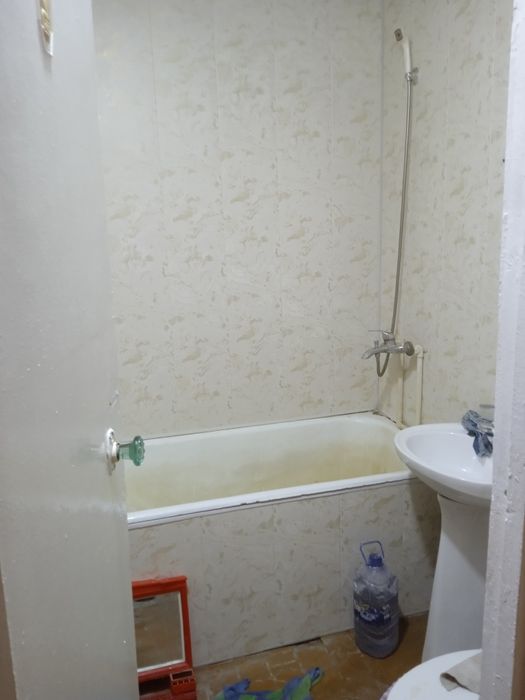 Sharoiti zoʻr issiq suv sovuq suv gaz bor