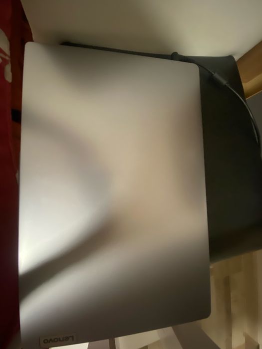 Leptop lenovo folosit 2luni