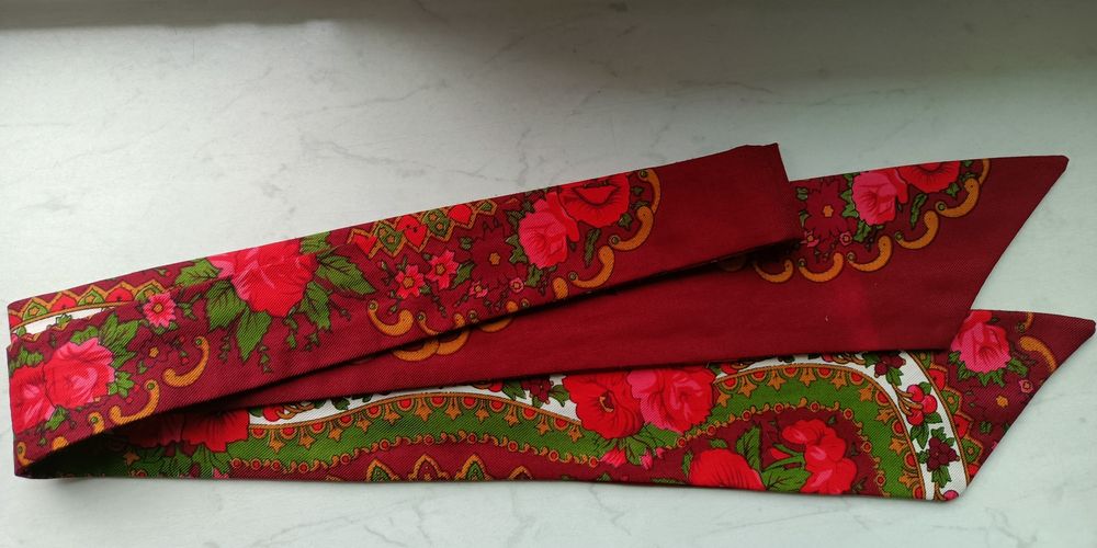 Rochie eleganta cloș cu guler și cordon tradițional