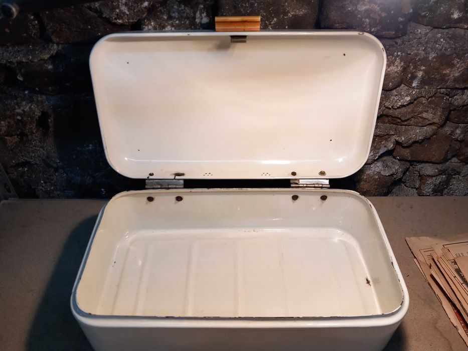 Cutie Veche Pentru Paine,Art Deco, Emailata,Anii ''30