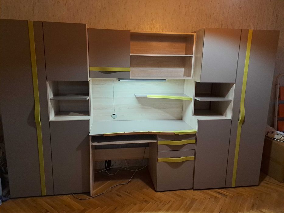 Голяма детска секция с бюро