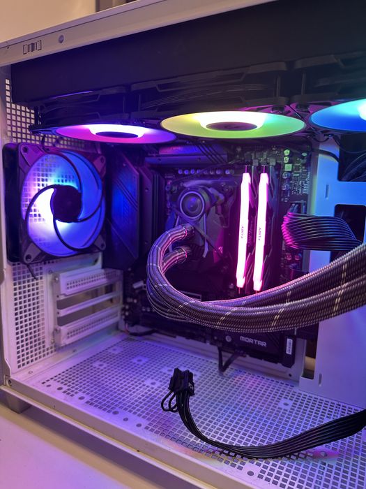 Asus A201 + Ryzen 5 7600x + Arctic Freezer 360 + MSI  B650M Mortar