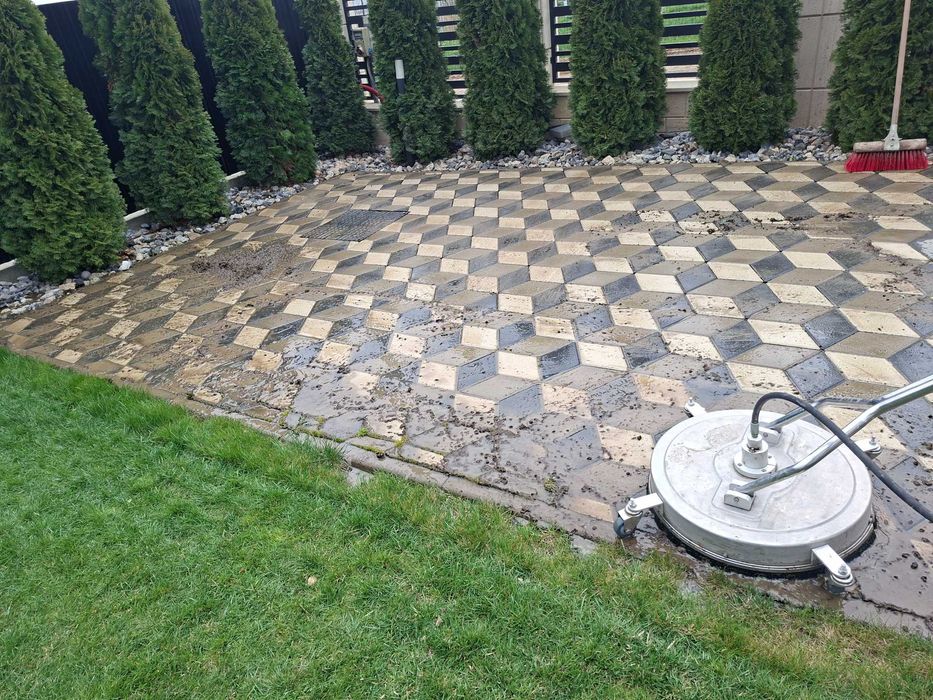 Oferim servicii de curatat pavaje cu masini de curatat sub presiune de apa