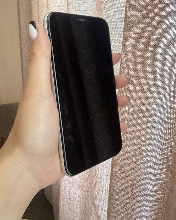 iPhone 11 отличное состояние вакуум телефон ни одной царапина нету