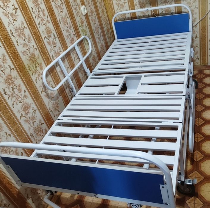 Ko'p funksiyalarga ega tibbiyot krovati.

Doctor Mebel Service kompani