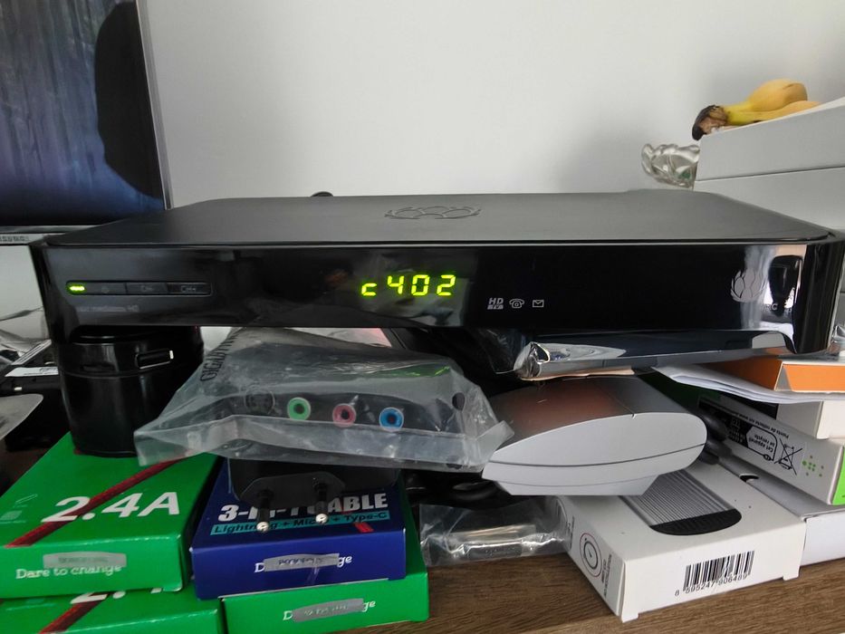 Mediabox HD UPC Vodafone receiver humax HDMI euro scart. Telecomandă și alimentator.