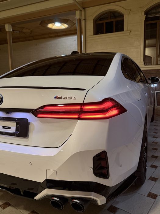 BMW i5edrive M40L
