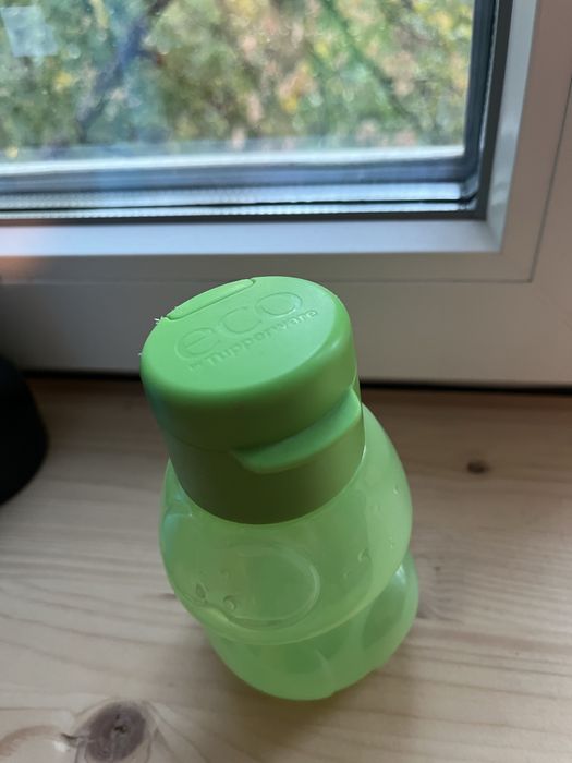 Детски шишета Nike, Tupperware, Yolo