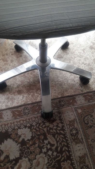 Ергономични офис столове "Knoll"-Life със регулираща лумбална опора.