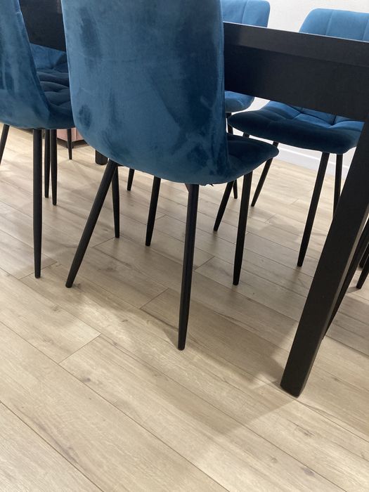 Продается раздвижной стол со стулями