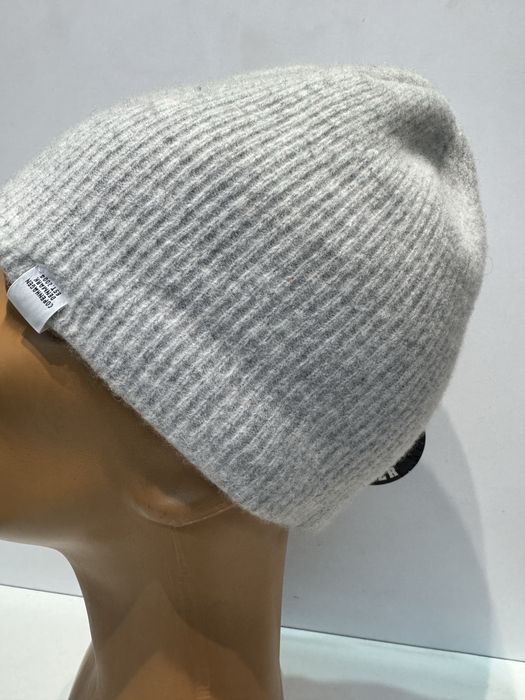 Дамска зимна шапка NORSE PROJECTS 100% вълна